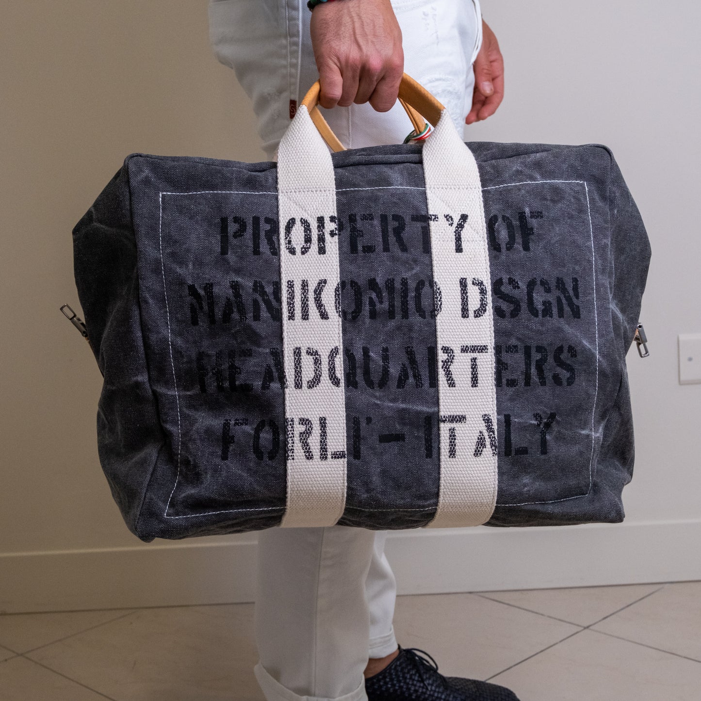 MANIKOMIO DSGN CANVAS GRIGIO