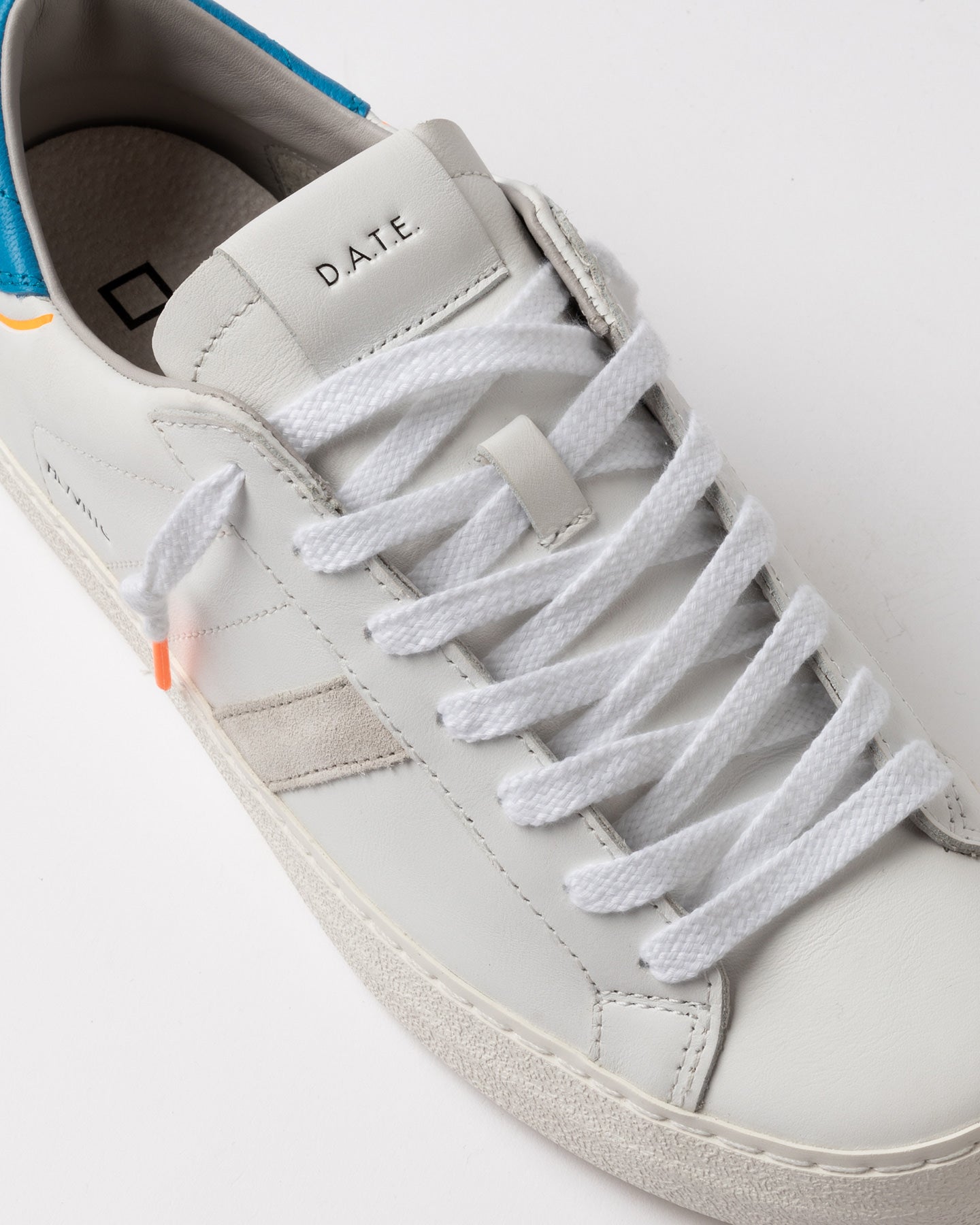 D.A.T.E. HILL LOW VINTAGE CALF WHITE-BLUETTE